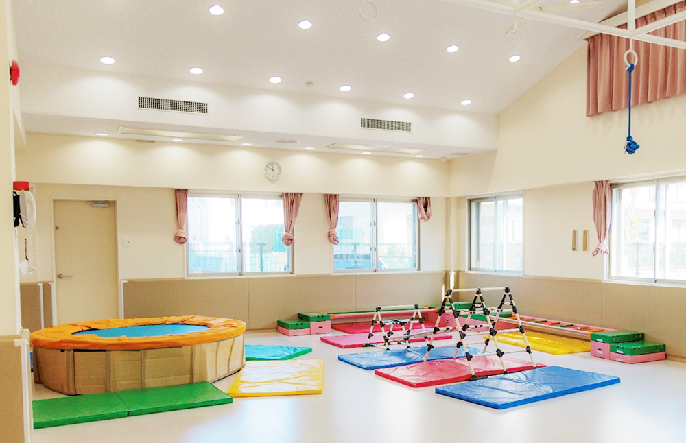 児童発達支援センターこだまの遊戯室（たけのこ）の様子