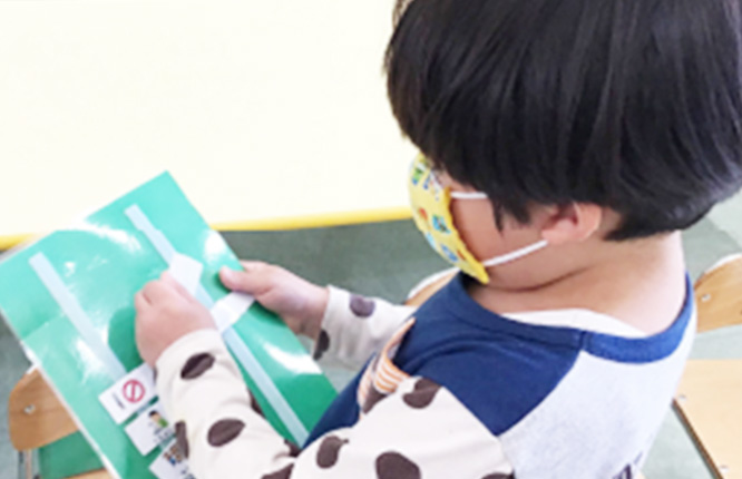 児童発達支援センターこだまの個別学習の様子